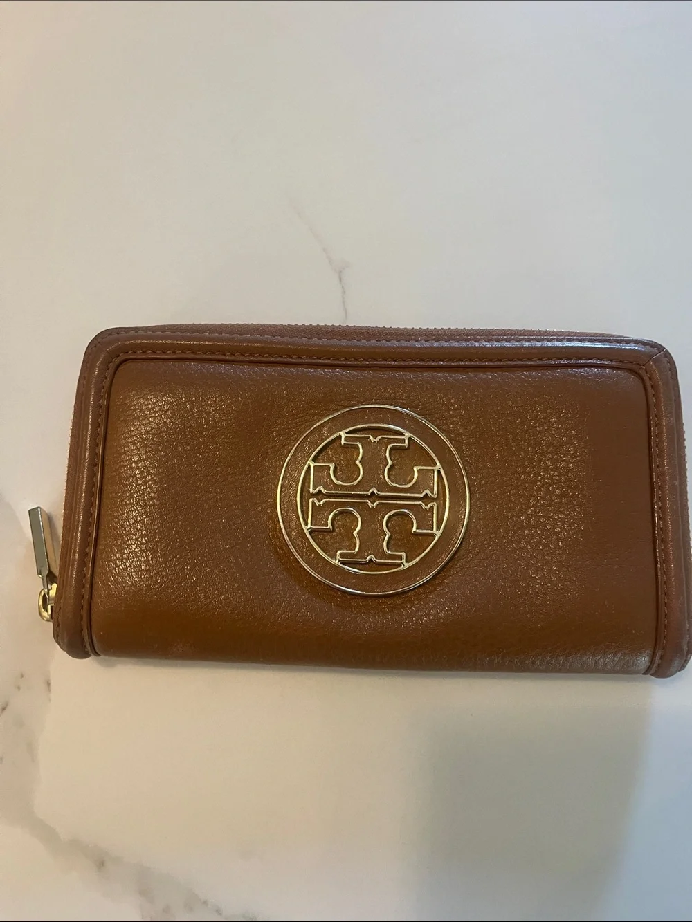 Tory Burch Amanda Cognac Leather Zip Wallet with Gold Logo